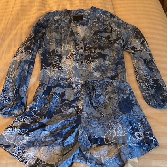 Intermix NWOT Long sleeve, V Neck Romper in Blue Floral. Size P (2-4). - Picture 1 of 8